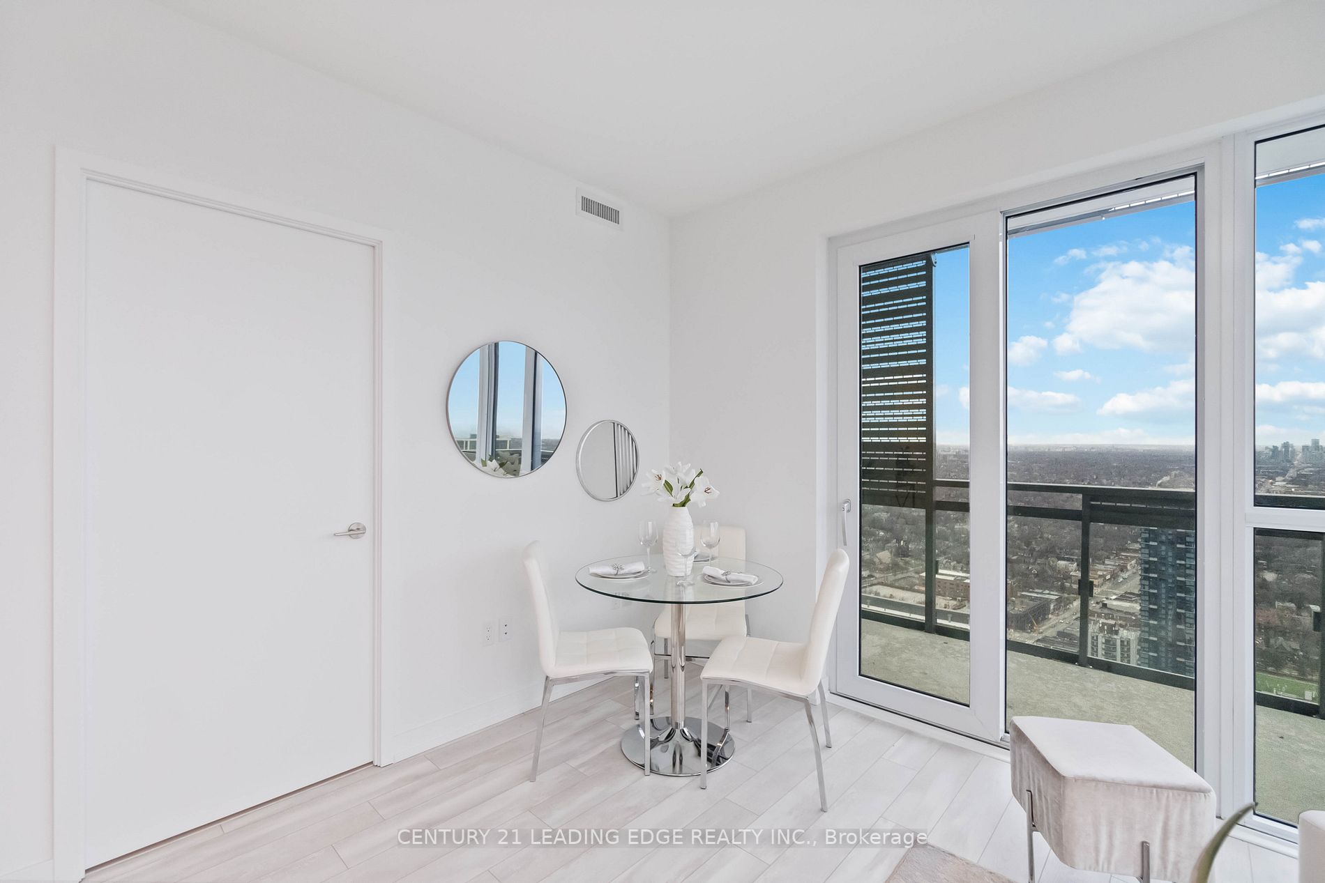 39 Roehampton Ave, #4109