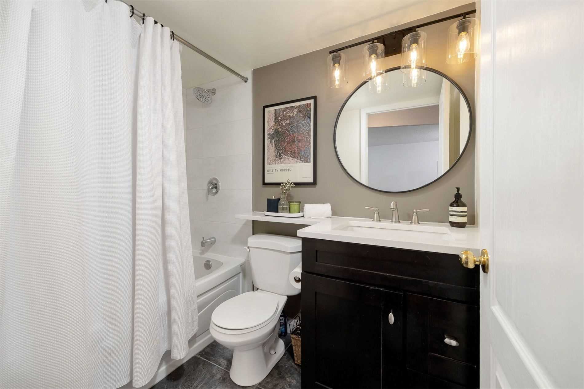 398 Eglinton Ave E, #706