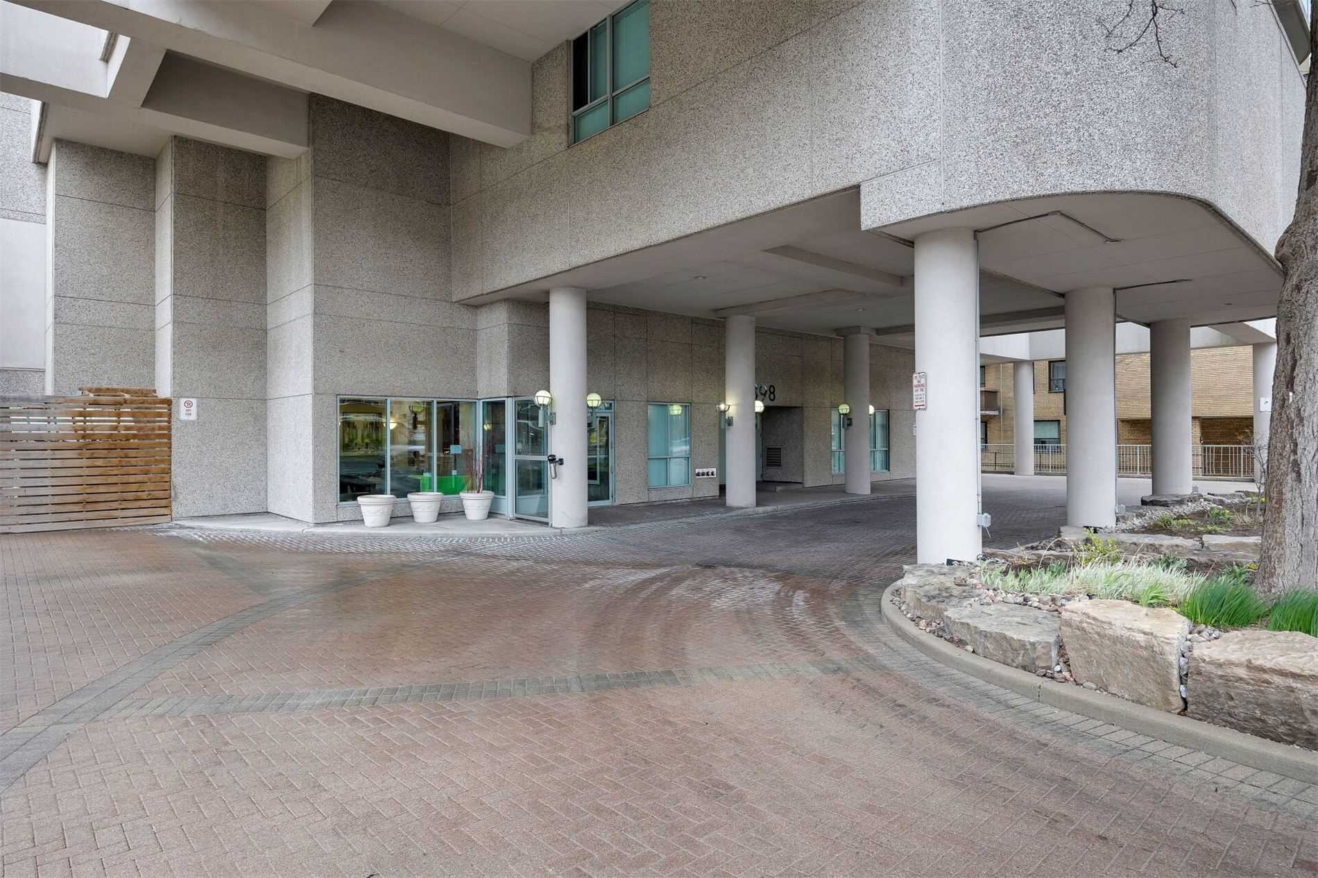 398 Eglinton Ave E, #706