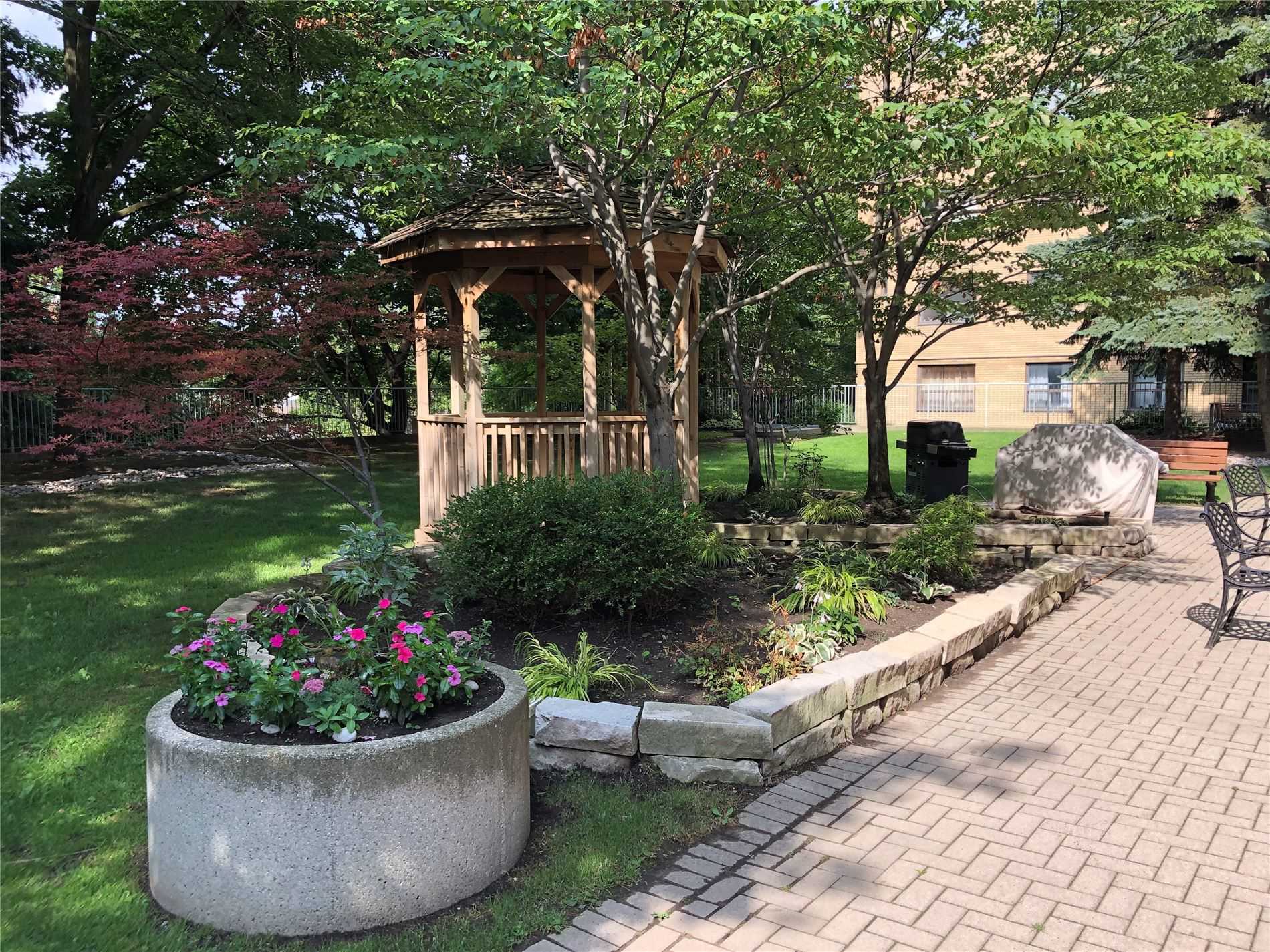 398 Eglinton Ave E, #706