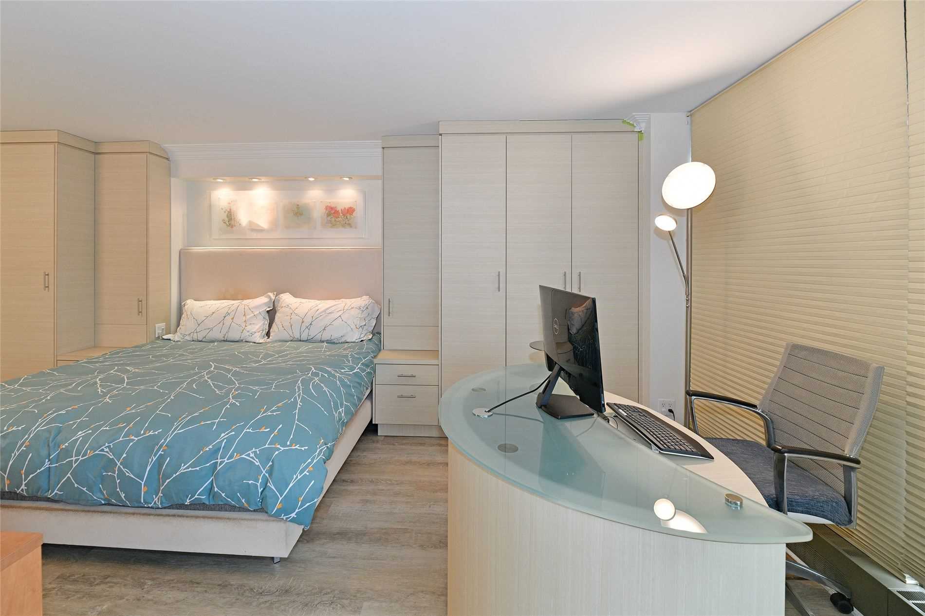 61 St Clair Ave W, #1504