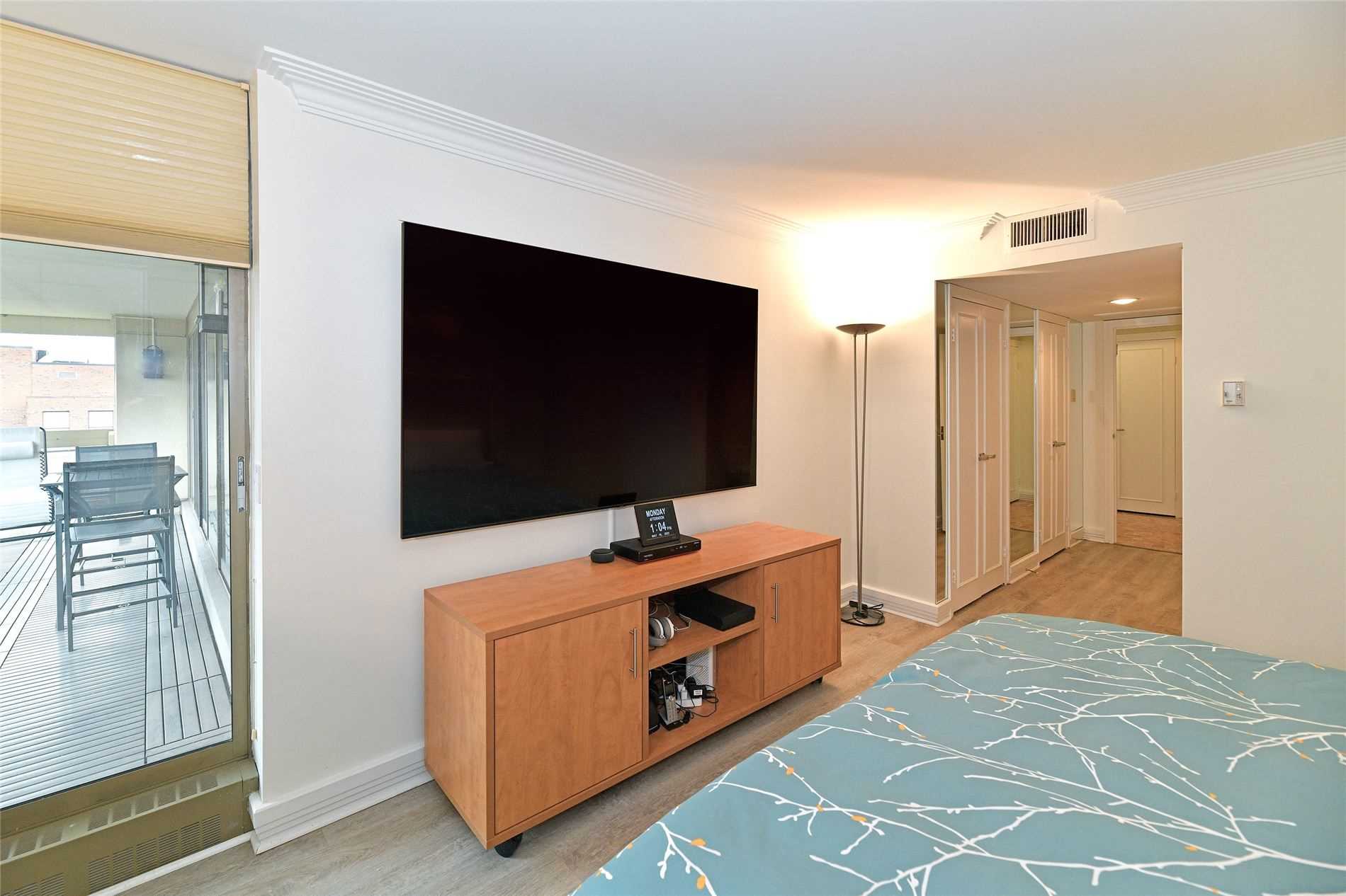 61 St Clair Ave W, #1504