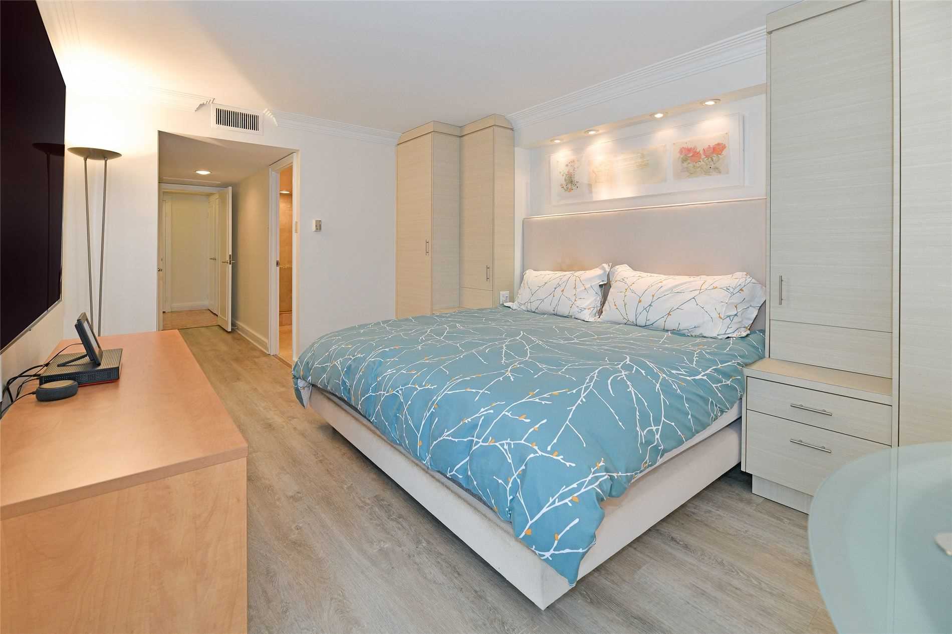 61 St Clair Ave W, #1504