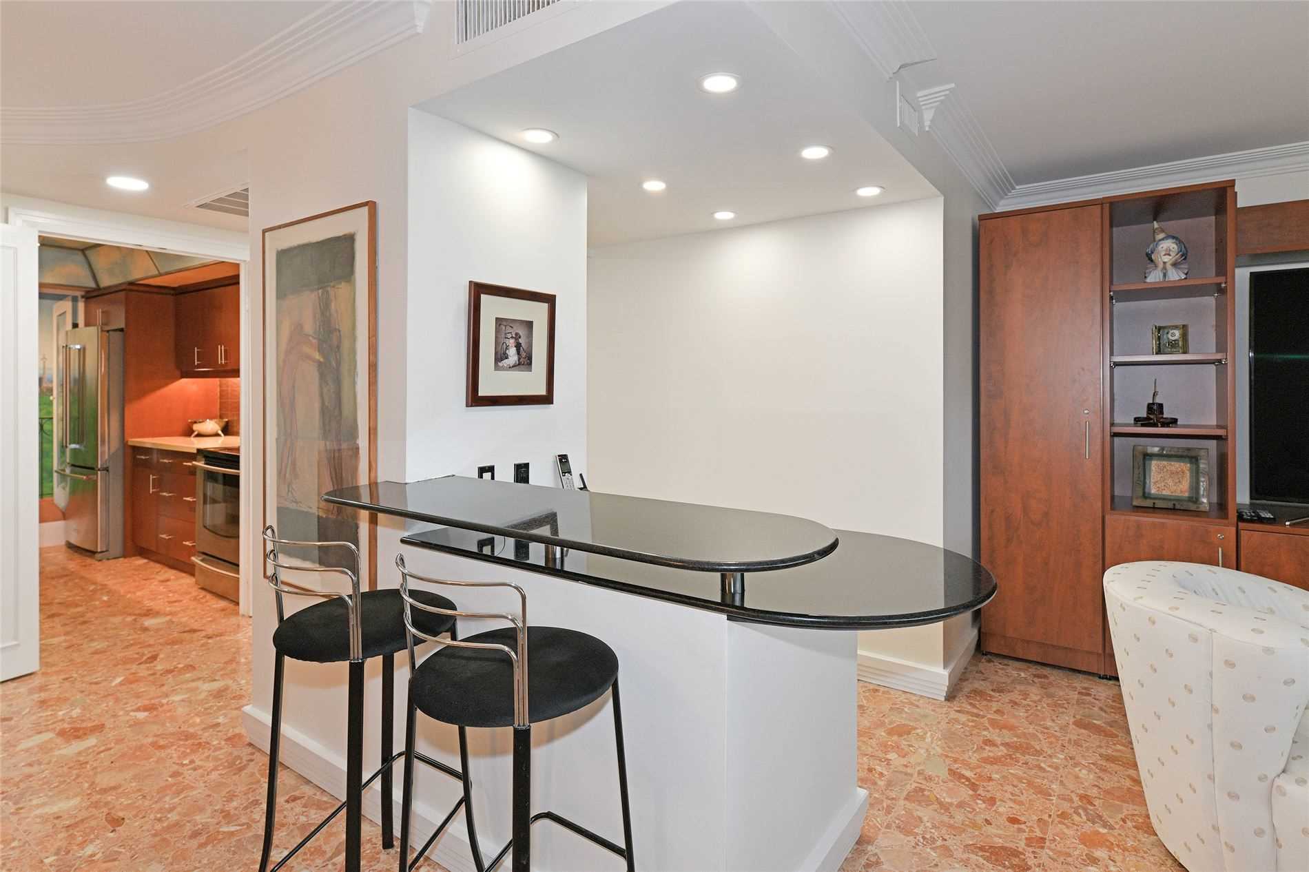 61 St Clair Ave W, #1504
