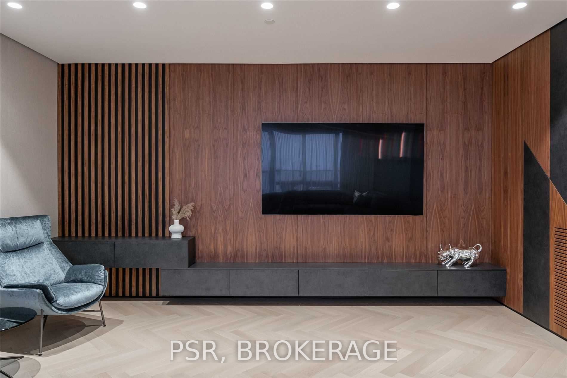 1700 Avenue Rd, #702