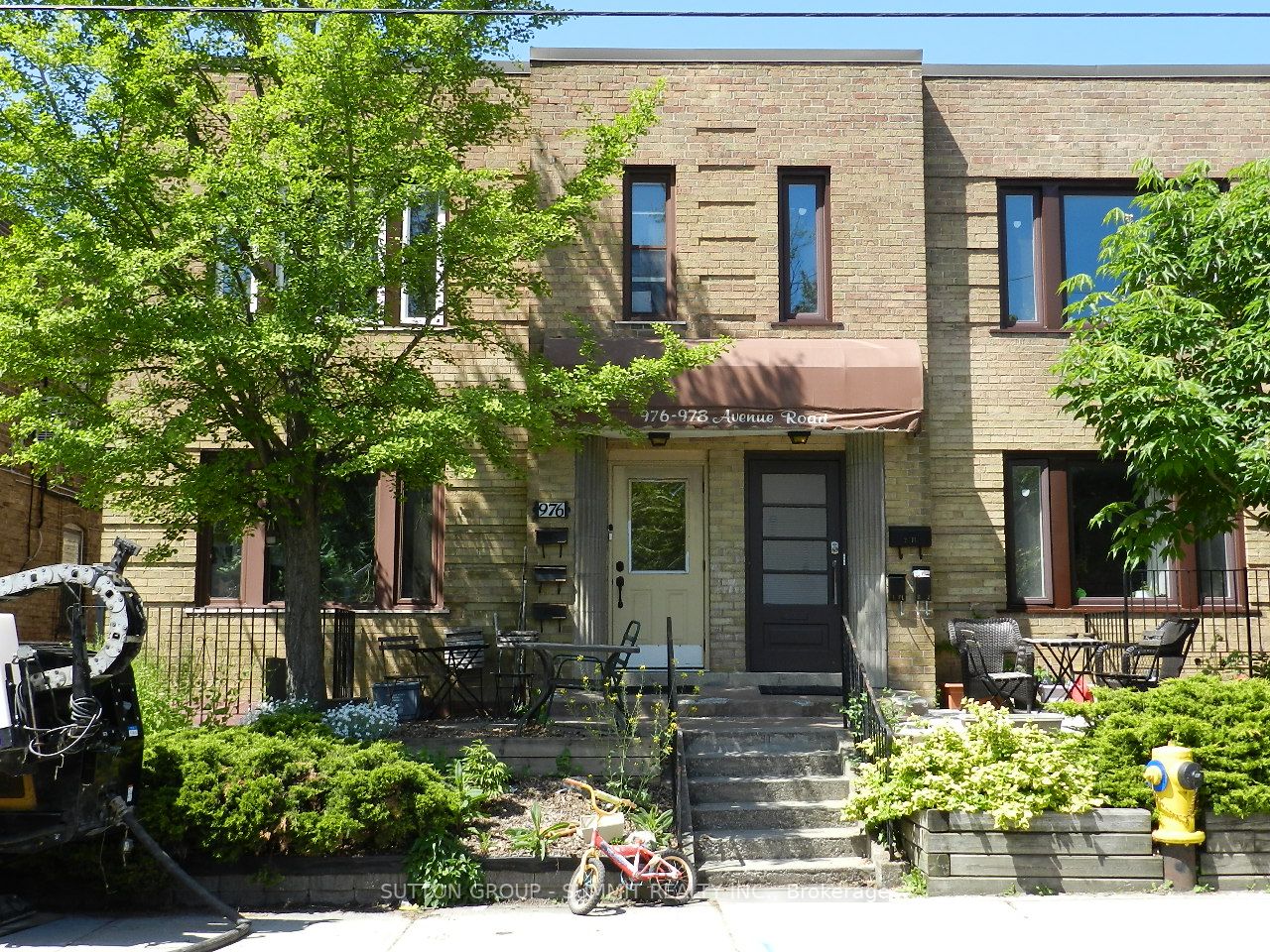 976 Avenue Rd