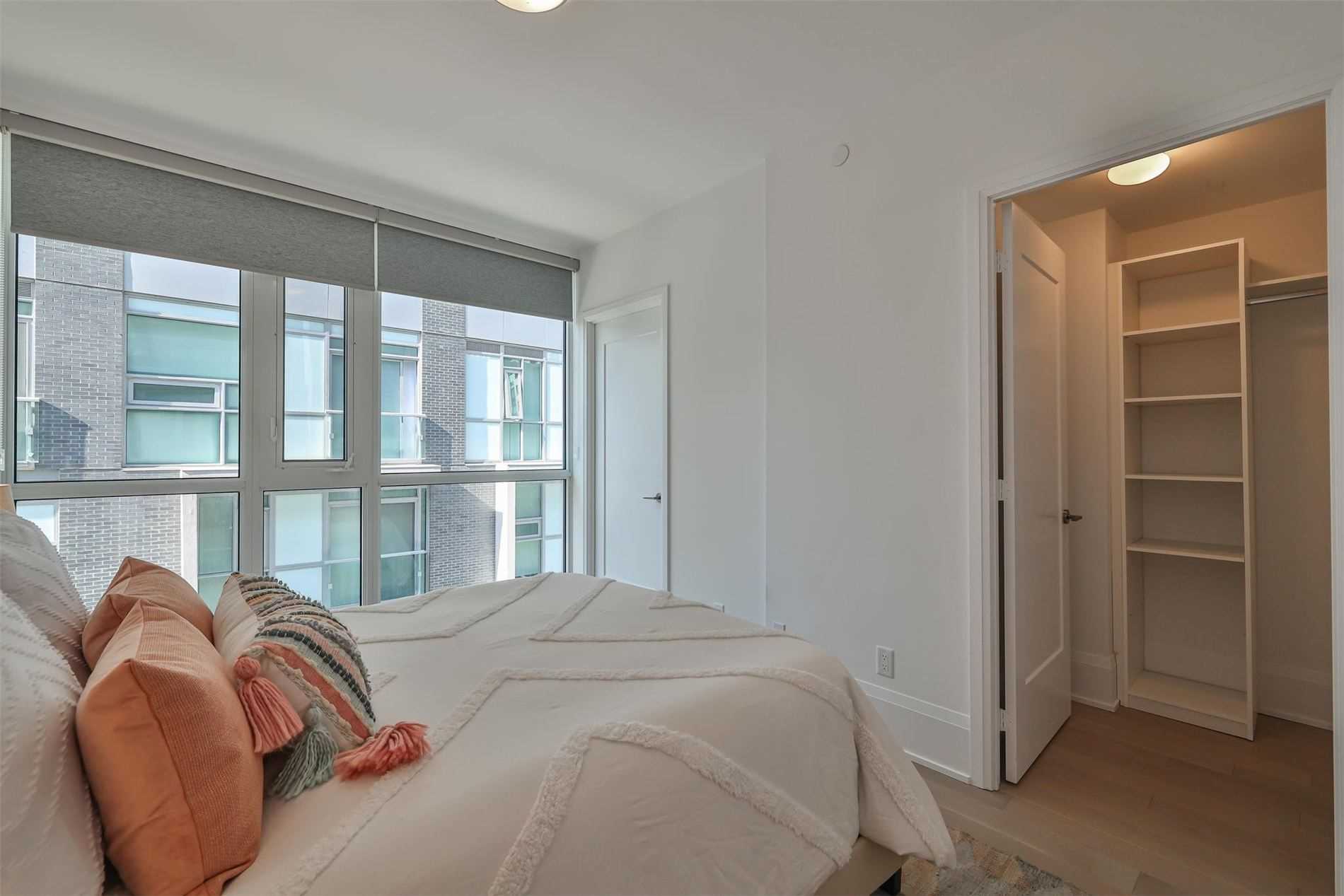 101 Erskine Ave, #Th04