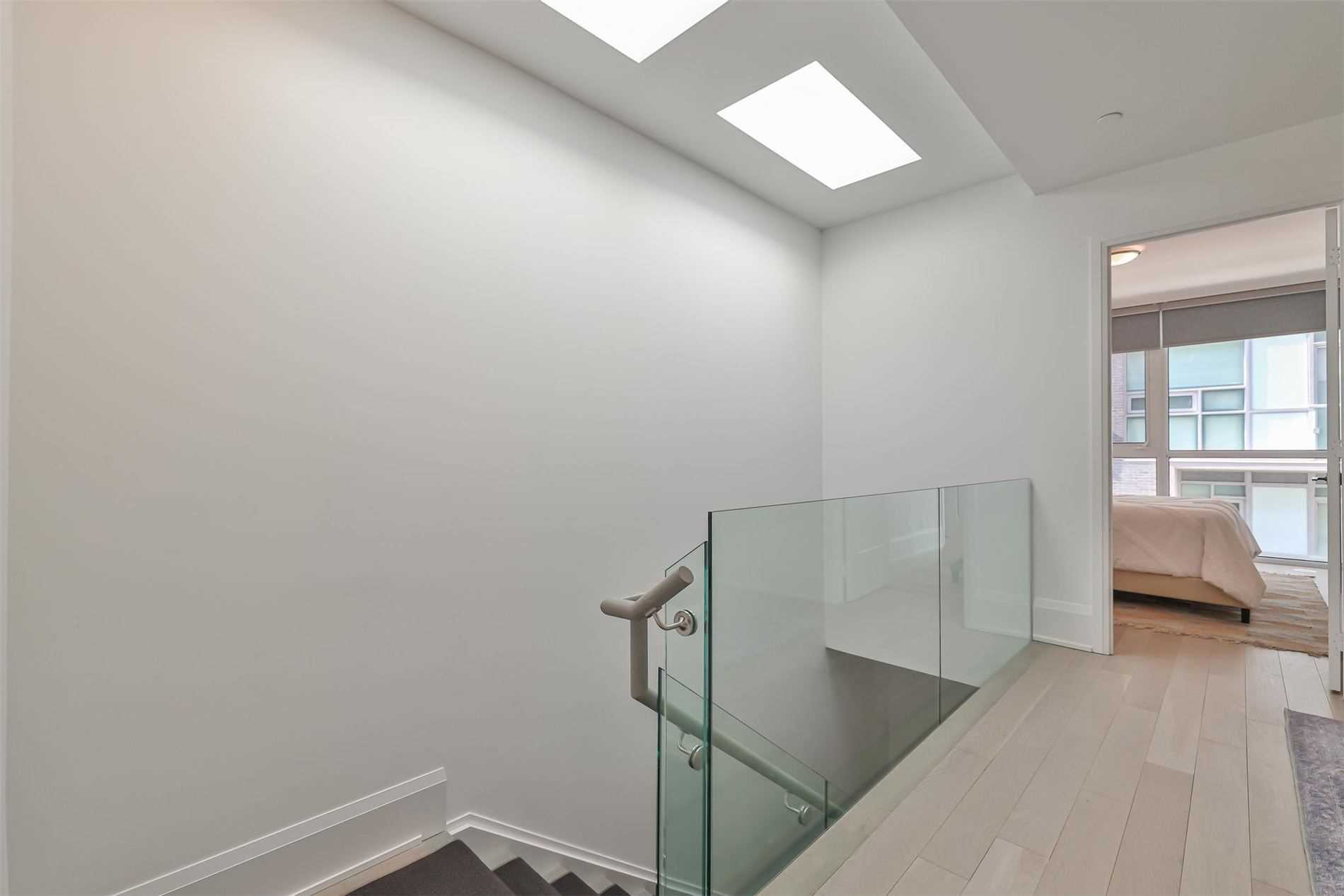 101 Erskine Ave, #Th04