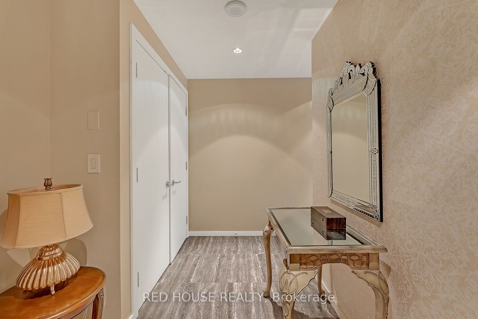180 University Ave, #2105