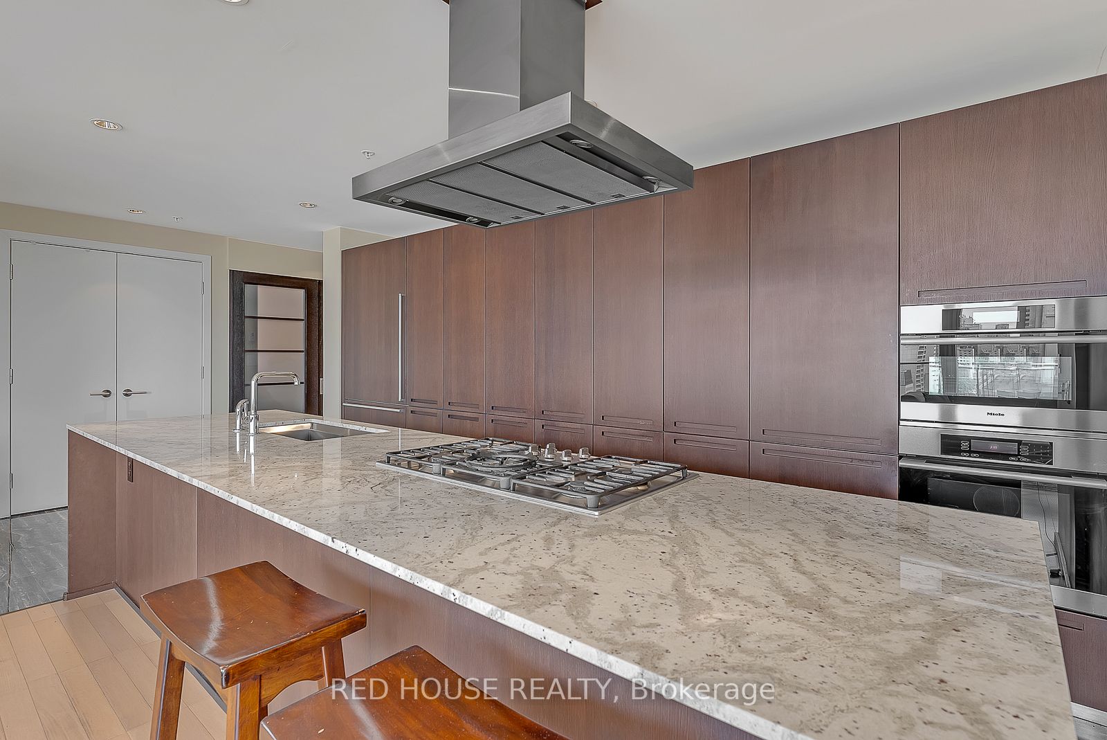 180 University Ave, #2105
