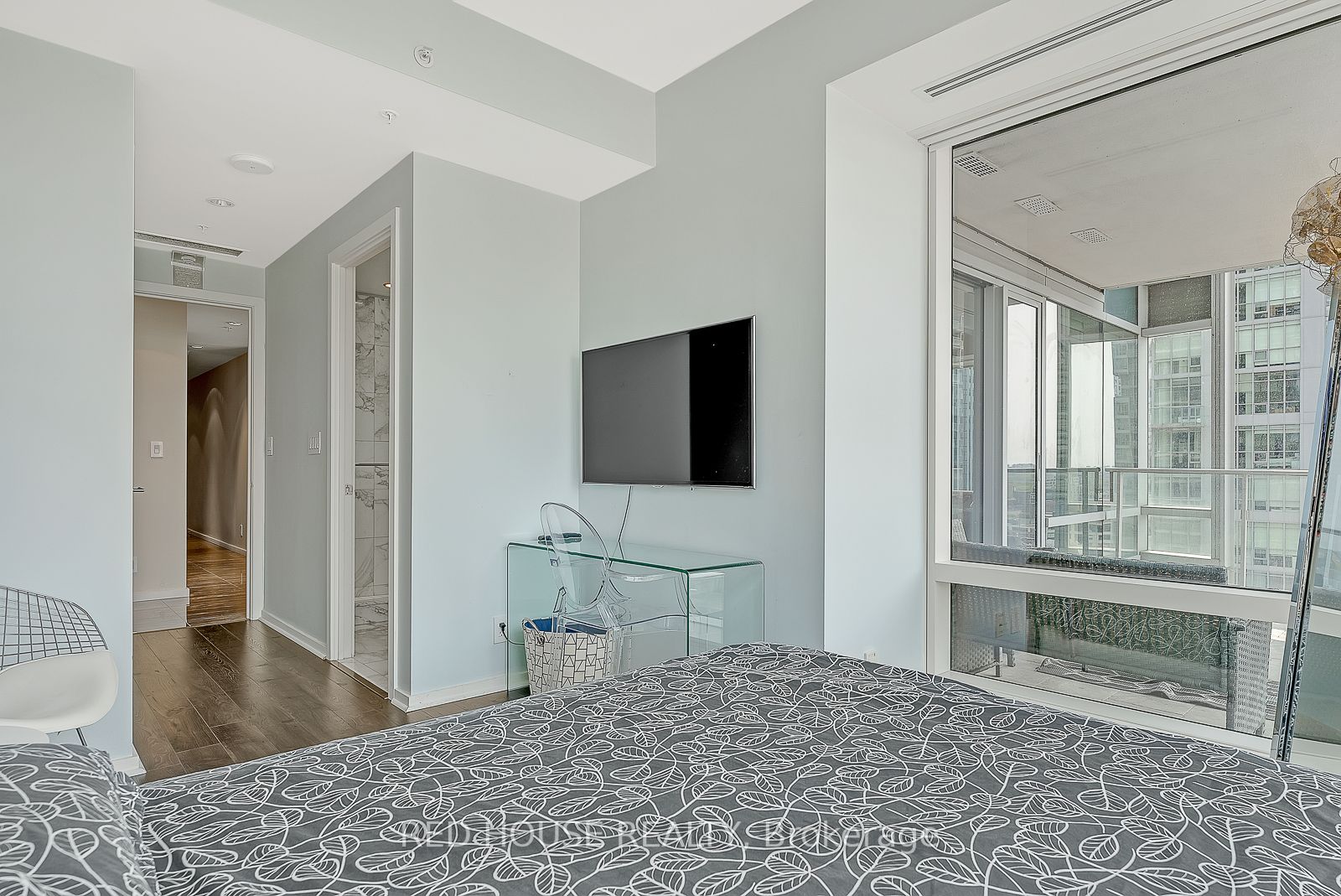 180 University Ave, #2105