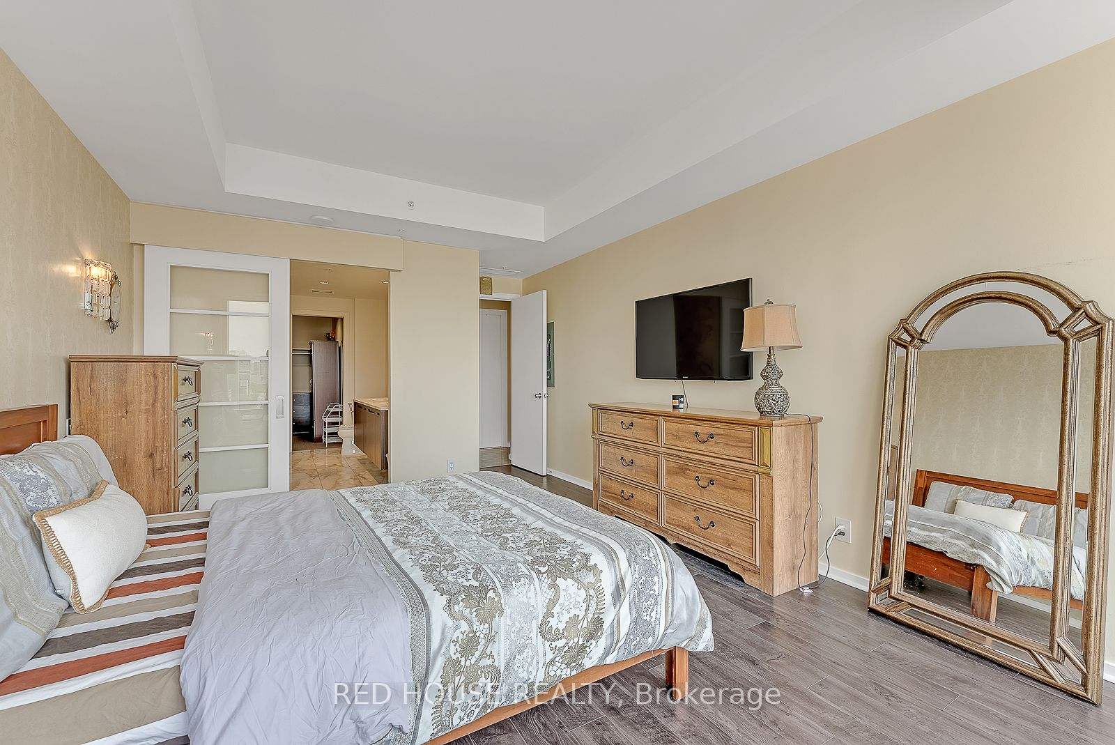 180 University Ave, #2105