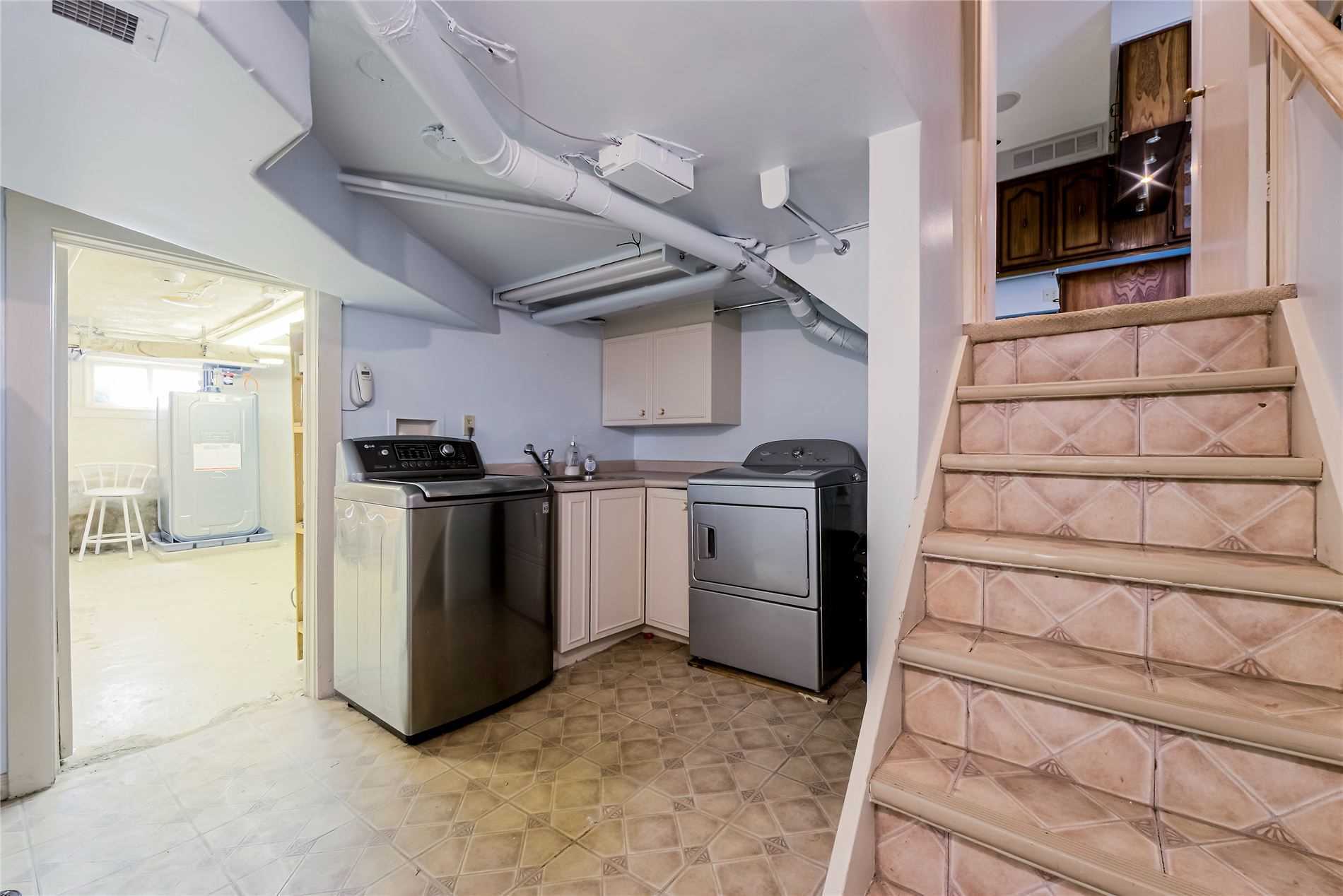 599 Spadina Rd