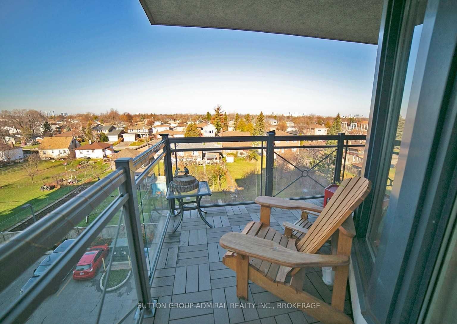 872 Sheppard Ave, #502