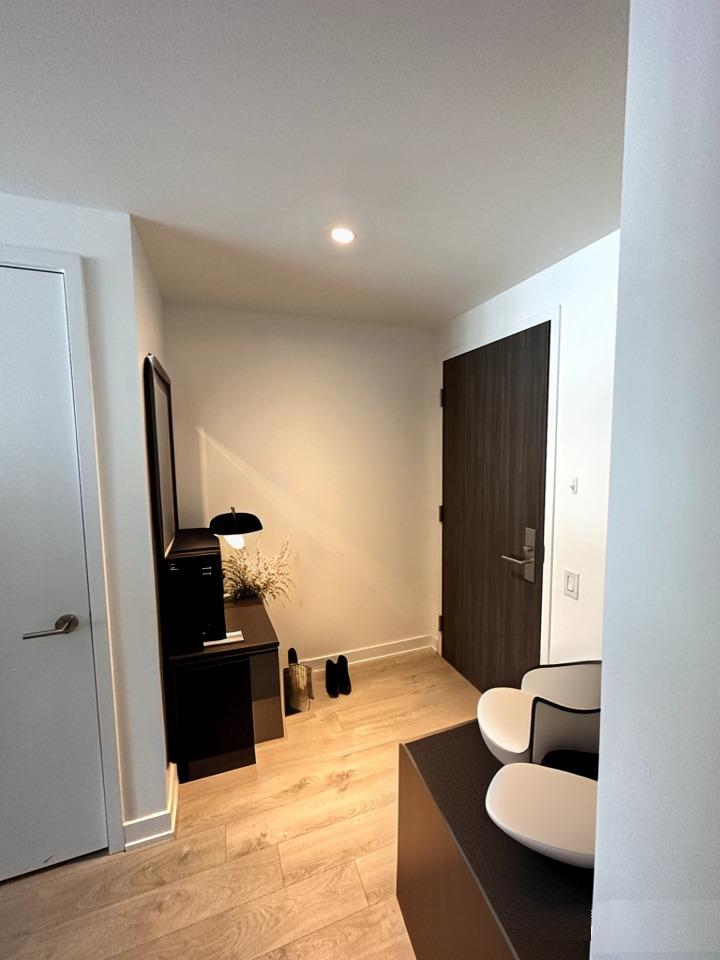 185 Roehampton Avenue, #2012