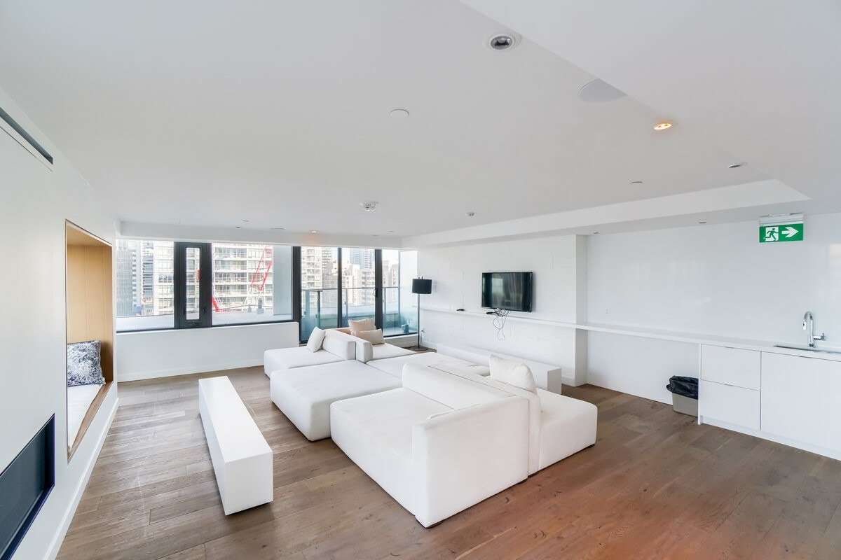 8 Hillsdale Avenue E, #639