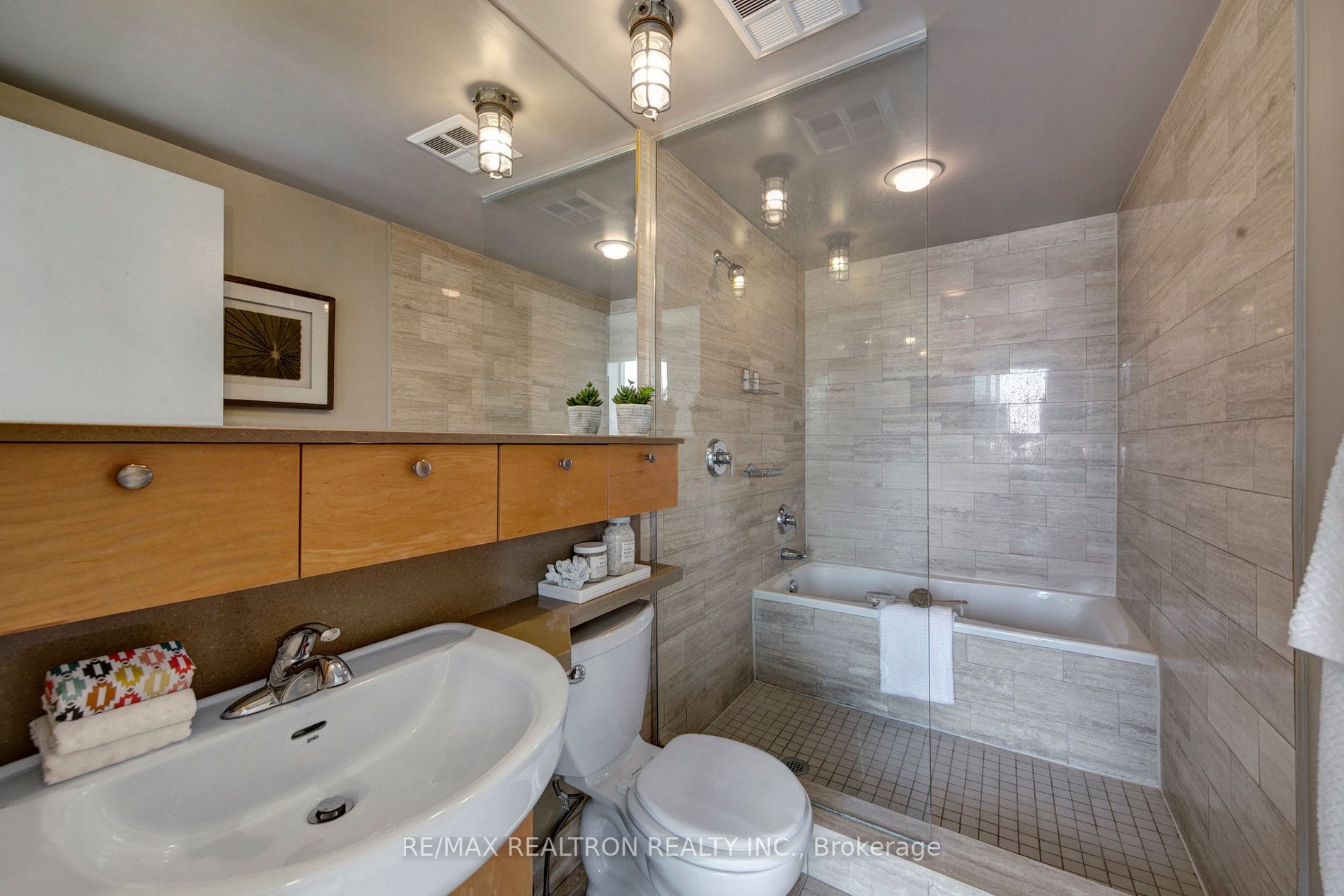 70 Alexander St, #Ph1