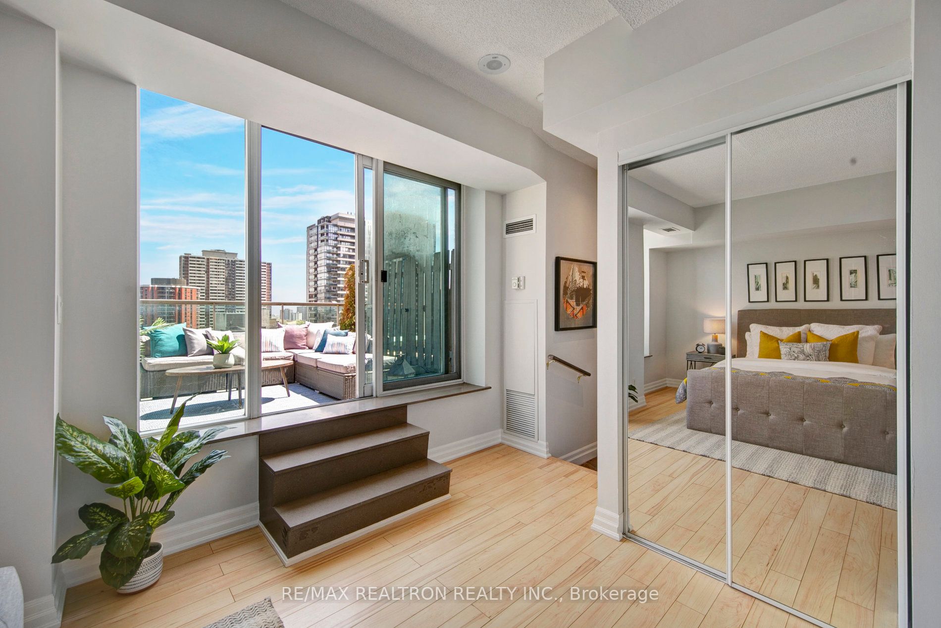 70 Alexander St, #Ph1
