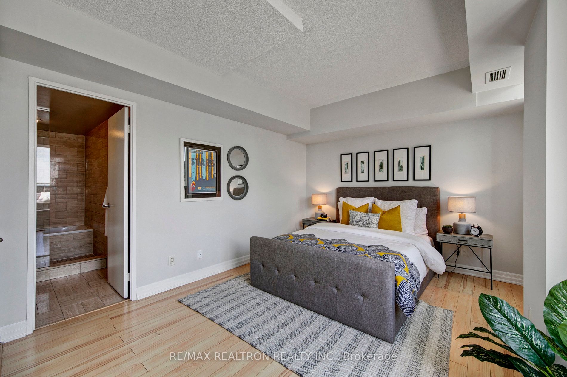 70 Alexander St, #Ph1