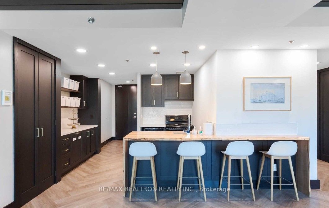 70 Alexander St, #Ph1