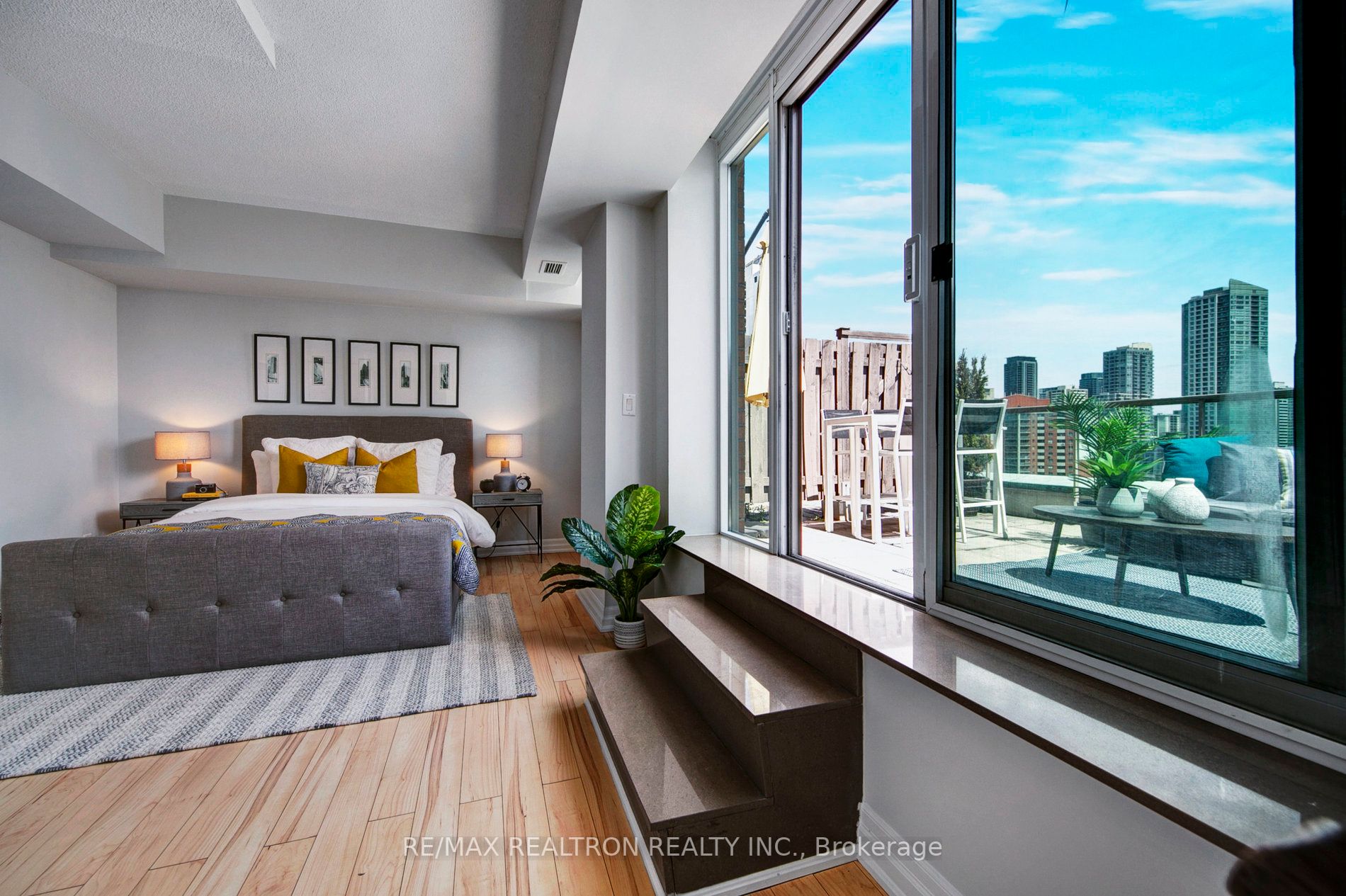 70 Alexander St, #Ph1