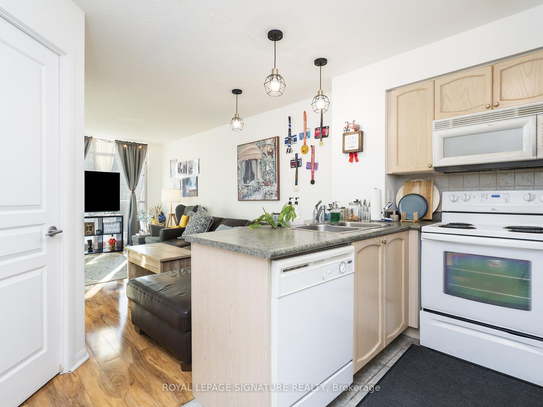 Listing C6036816 - Large Photo # 9