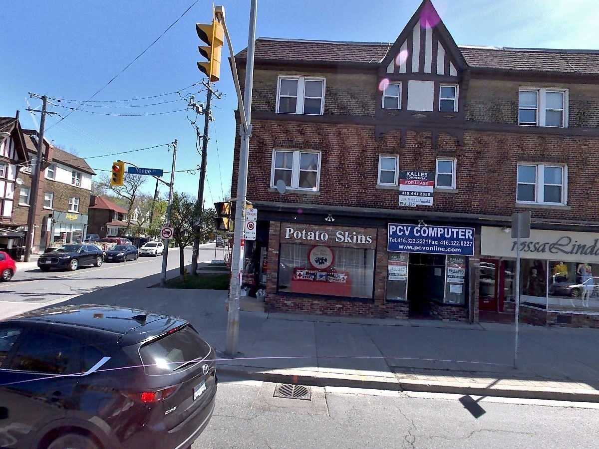 2069 Yonge St
