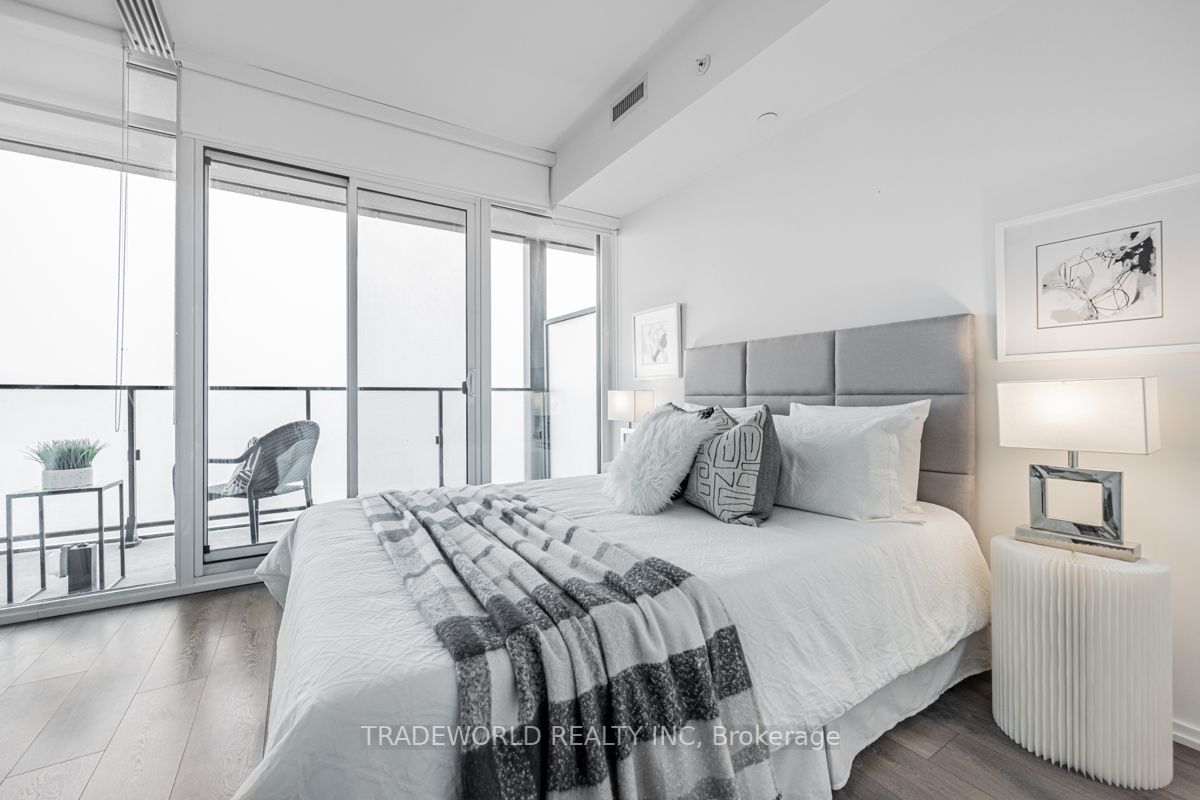 125 Peter St, #2803