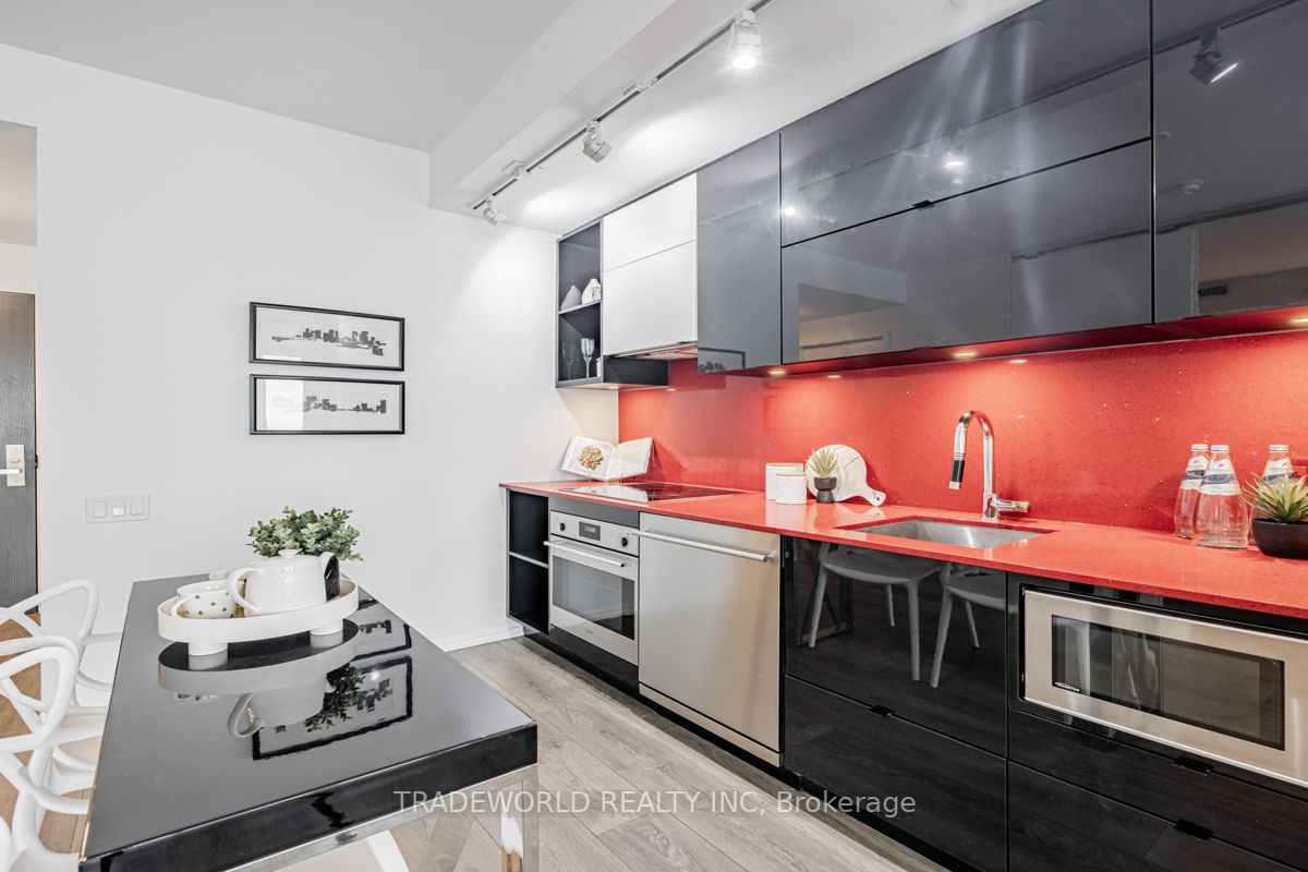125 Peter St, #2803