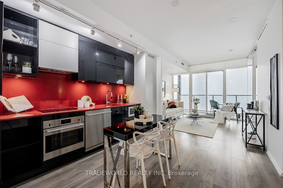 125 Peter St, #2803
