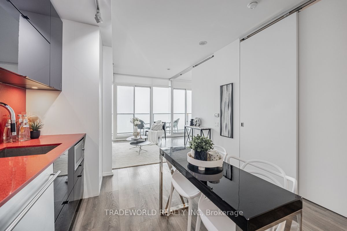 125 Peter St, #2803