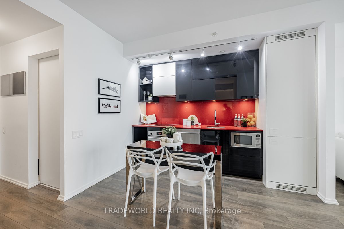125 Peter St, #2803