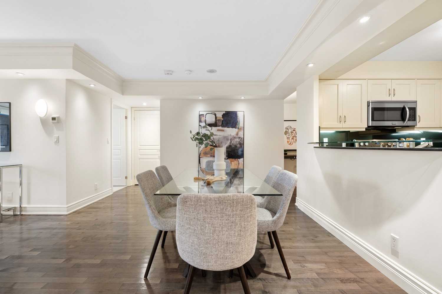 2 Roxborough Street E, #306
