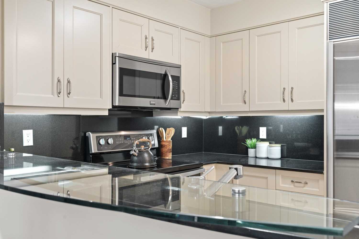 2 Roxborough Street E, #306