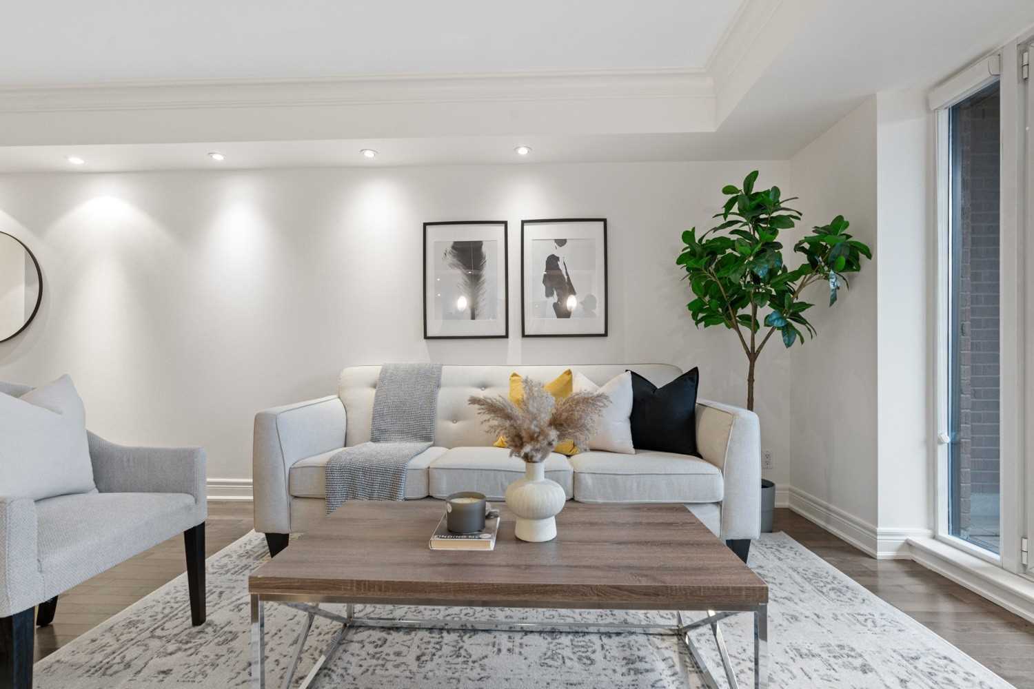 2 Roxborough Street E, #306