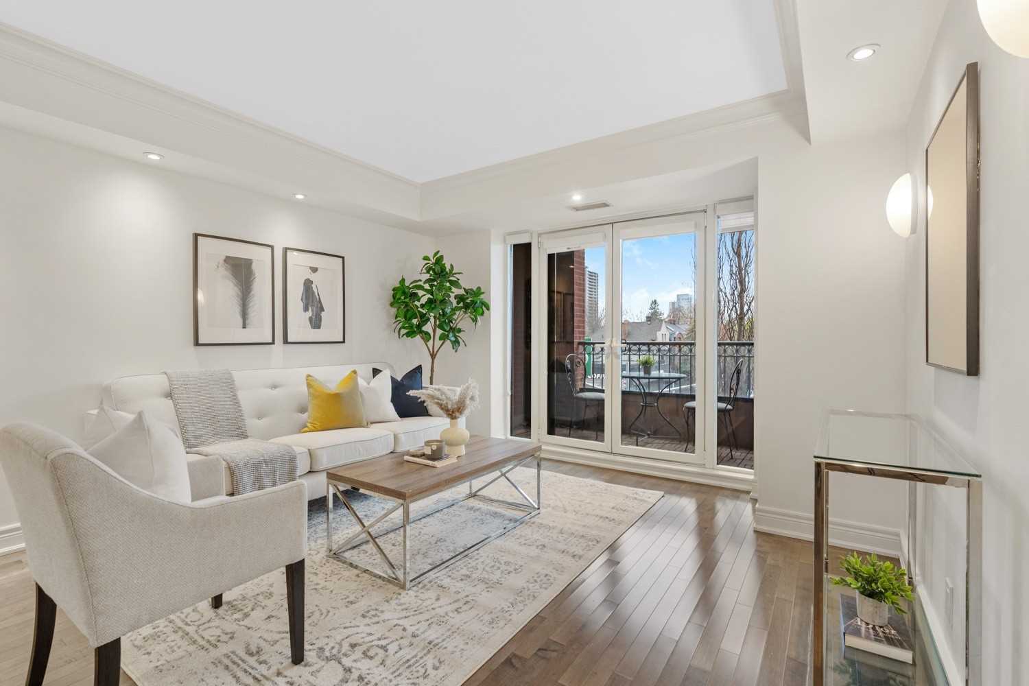 2 Roxborough Street E, #306