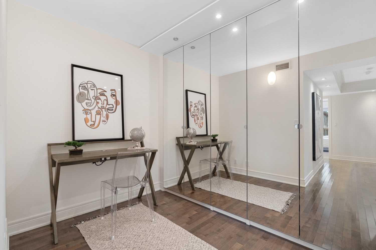 2 Roxborough Street E, #306