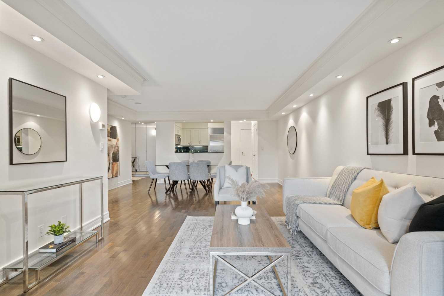 2 Roxborough Street E, #306