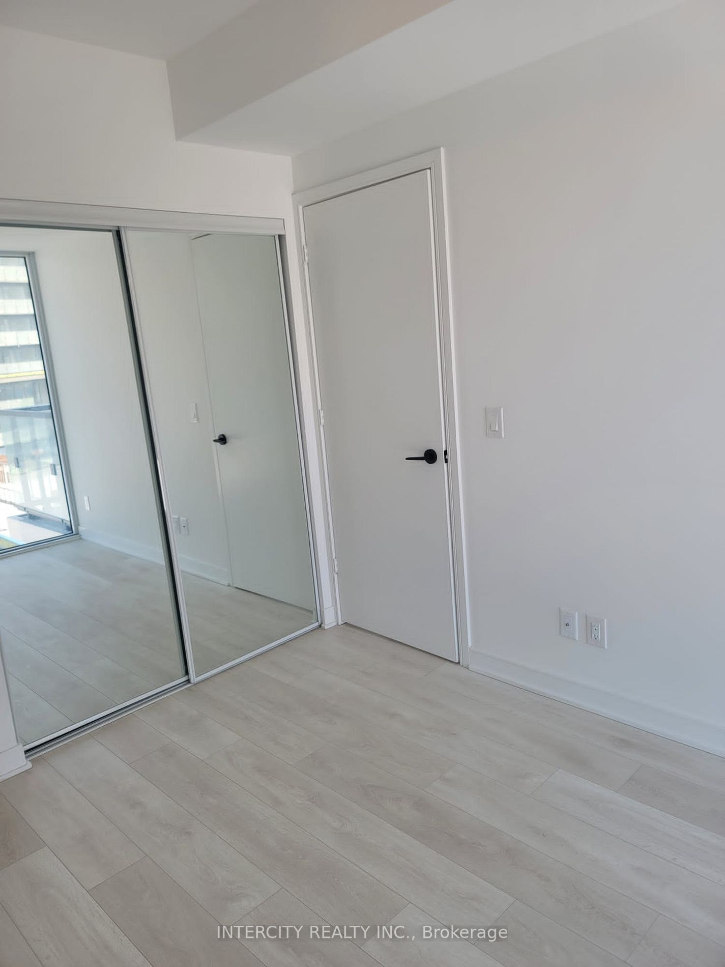 180 Mill St, #S902