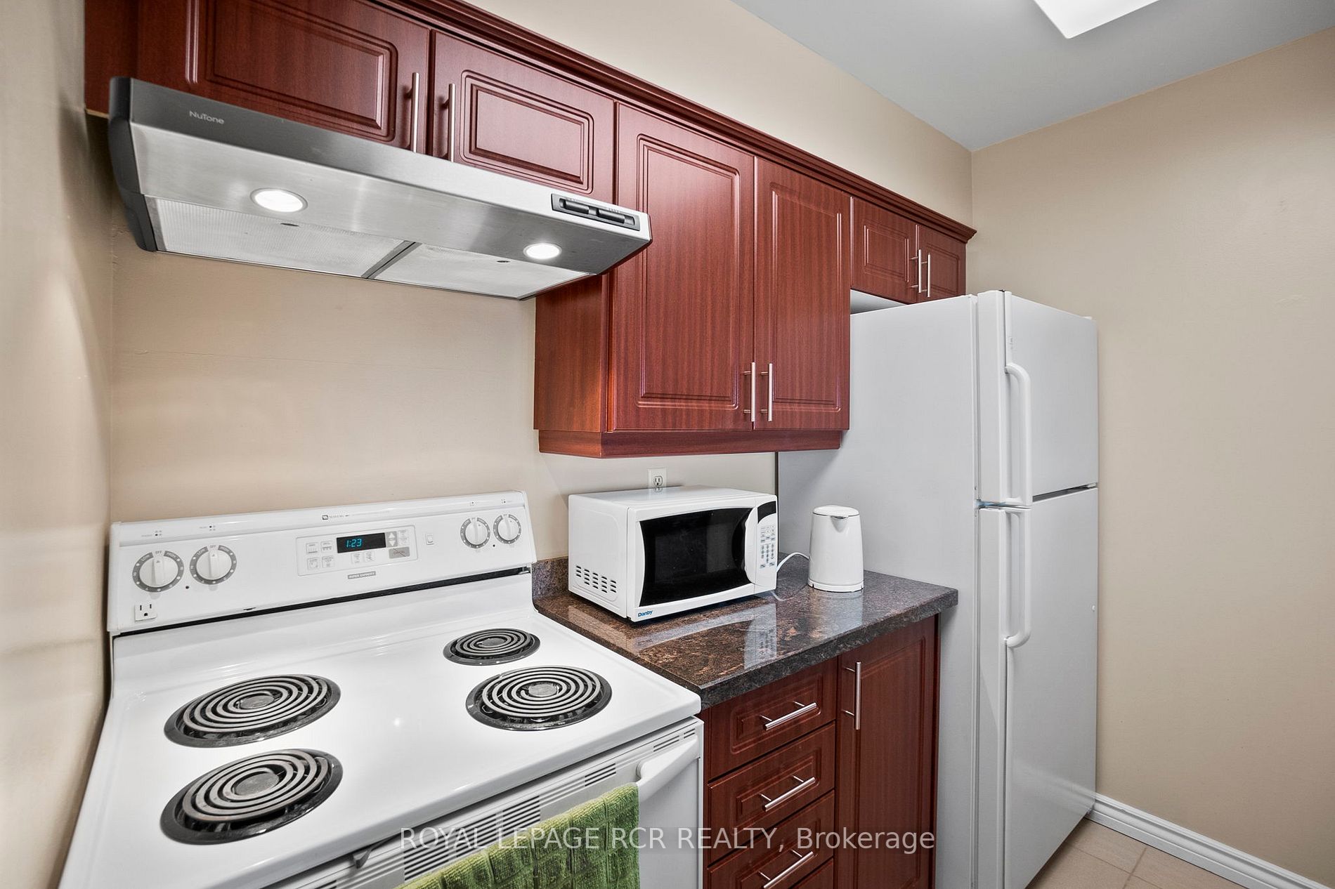 Listing C6038268 - Large Photo # 15