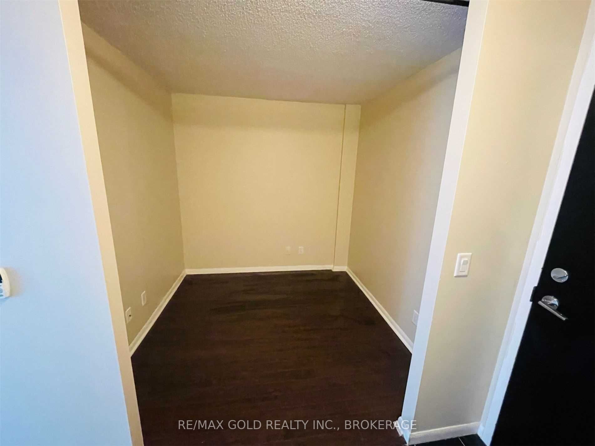 18 Yonge St, #2802