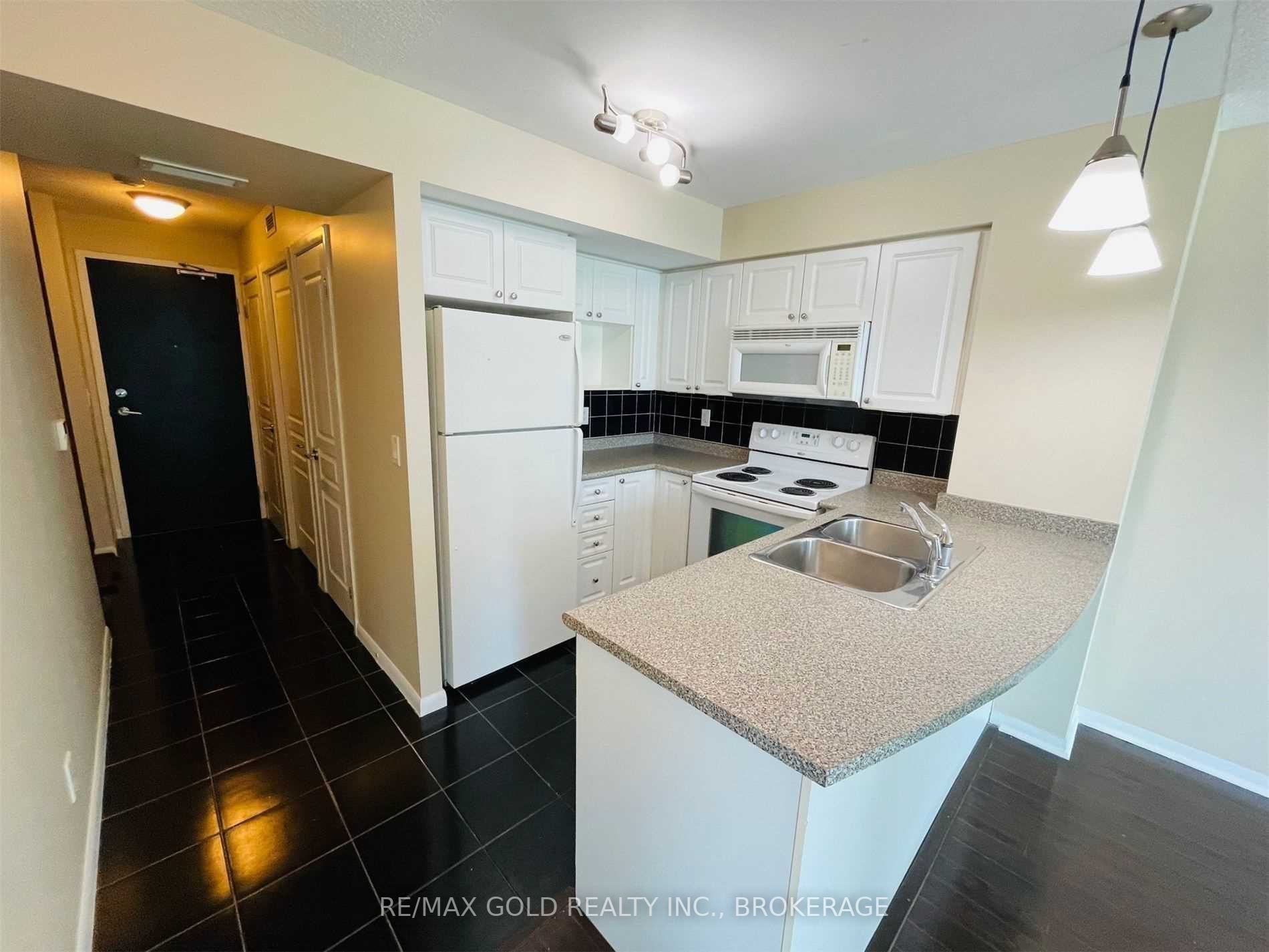 18 Yonge St, #2802