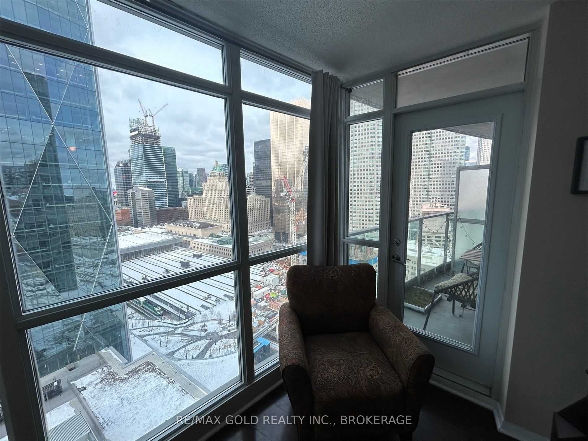 18 Yonge St, #2802