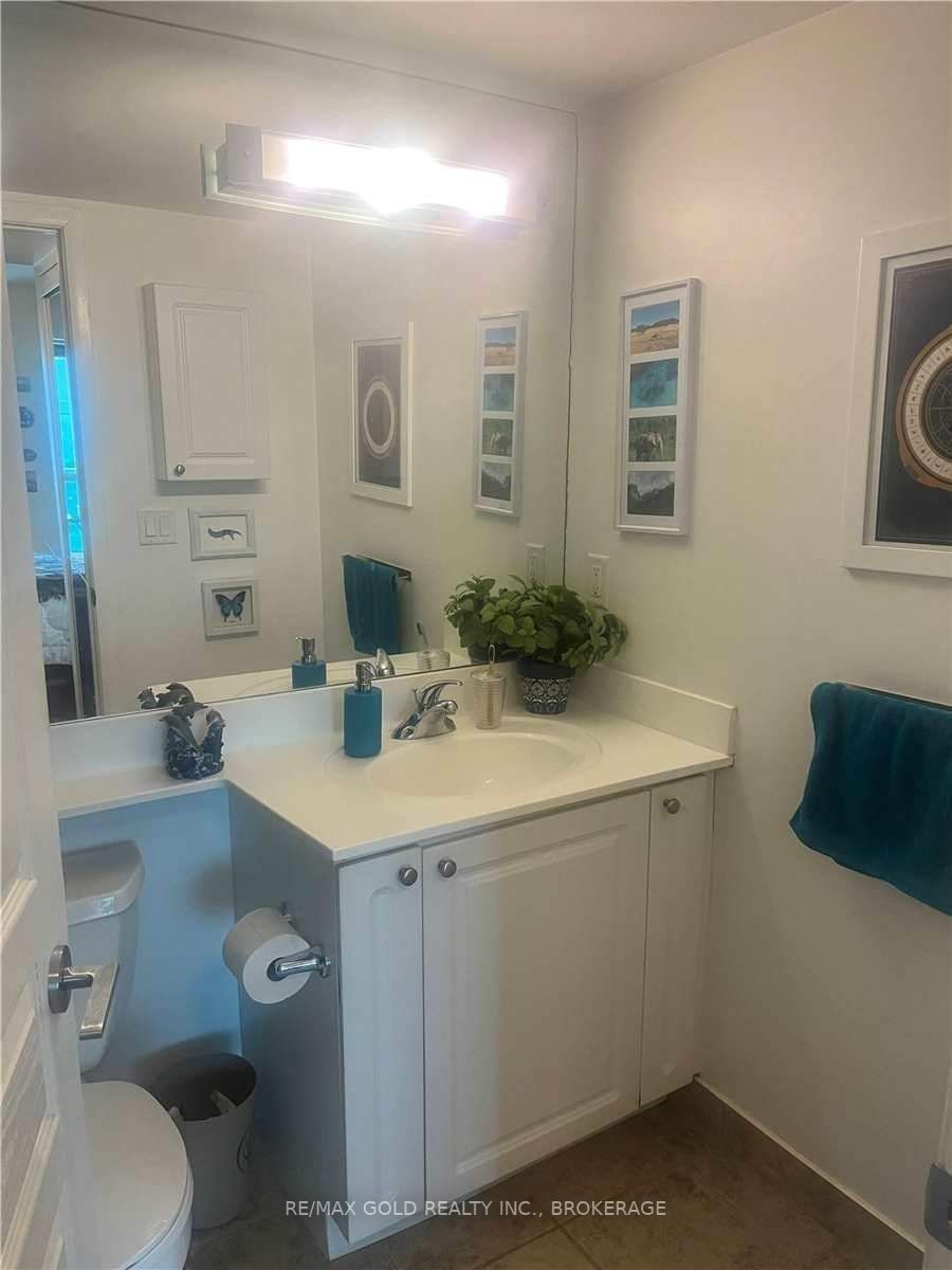 18 Yonge St, #2802