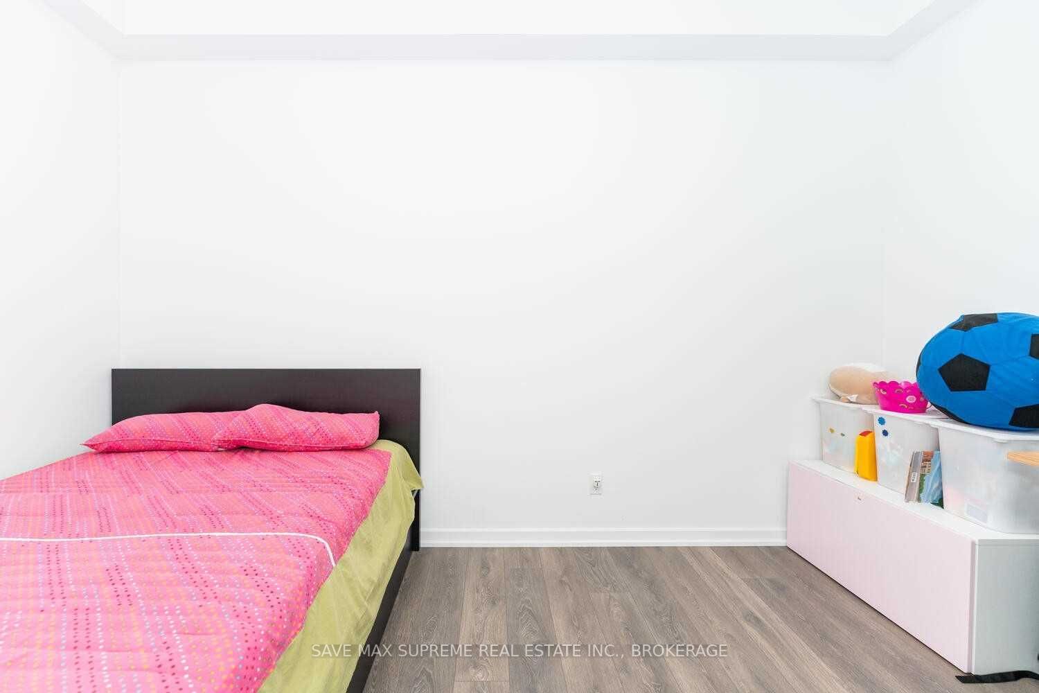 32 Forest Manor Rd, #209