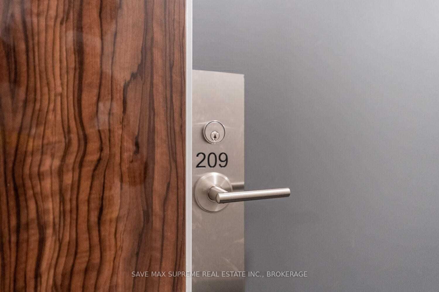 32 Forest Manor Rd, #209