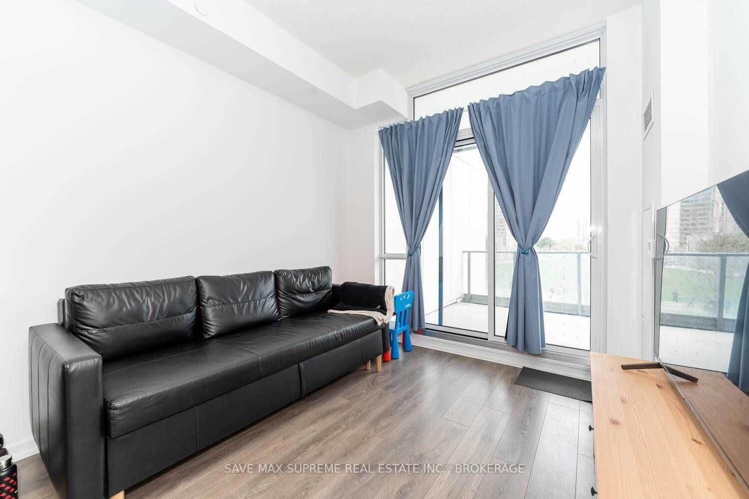 32 Forest Manor Rd, #209