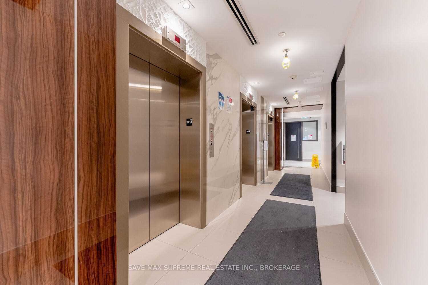 32 Forest Manor Rd, #209