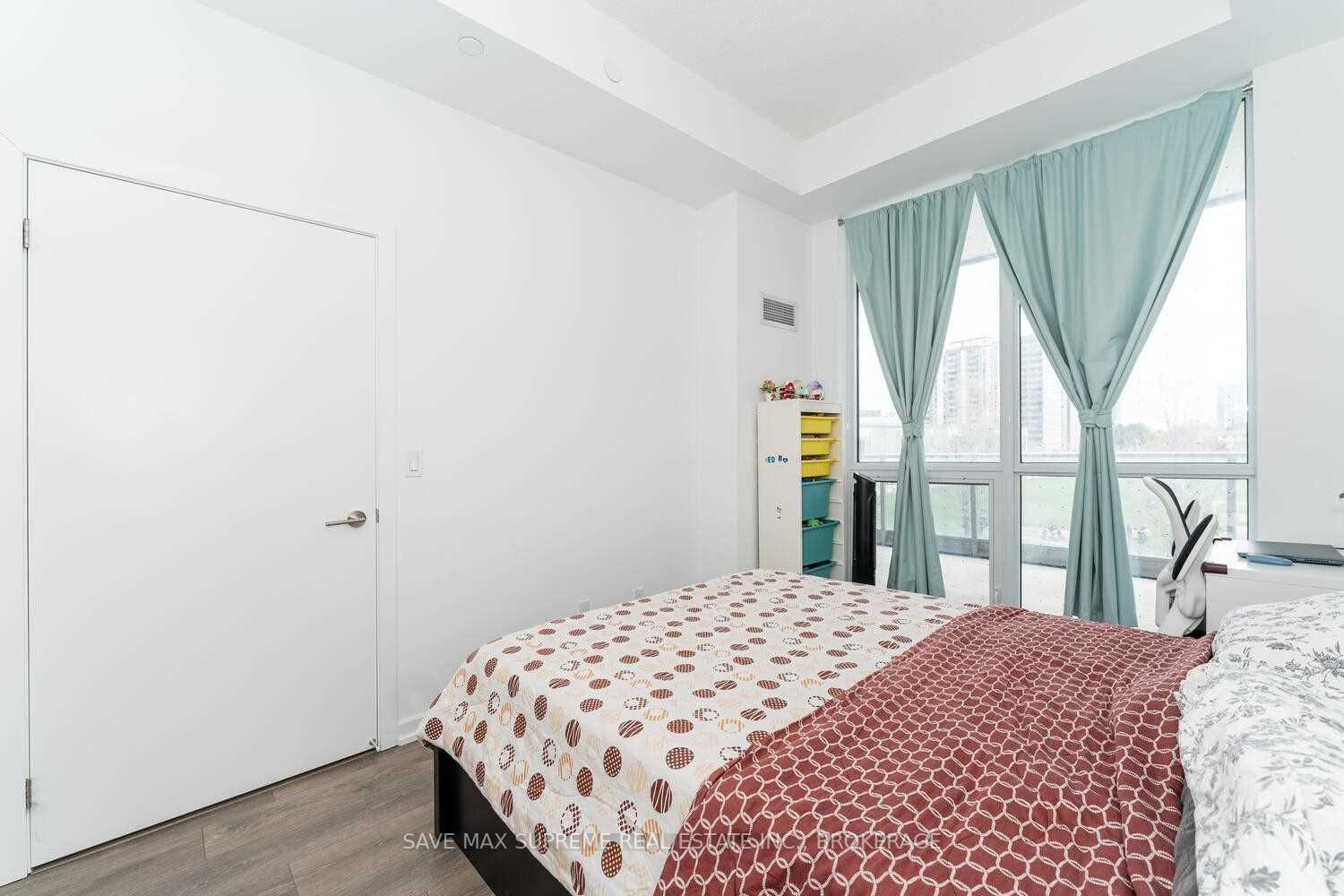 32 Forest Manor Rd, #209