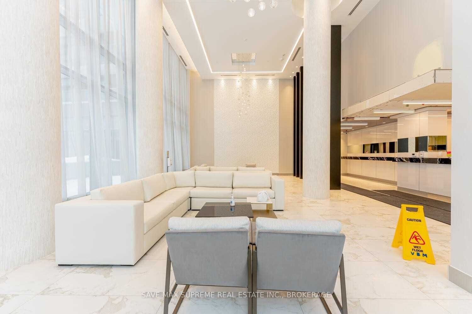 32 Forest Manor Rd, #209